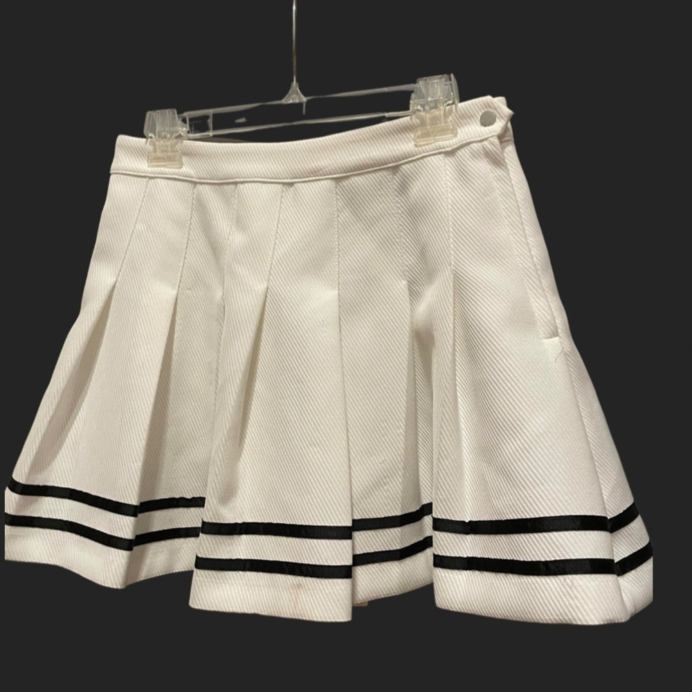 White and black pleated skirt